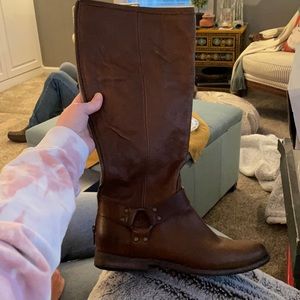 GENTLY USED BROWN FRYE KNEE-HIGH BOOTS SIZE 10